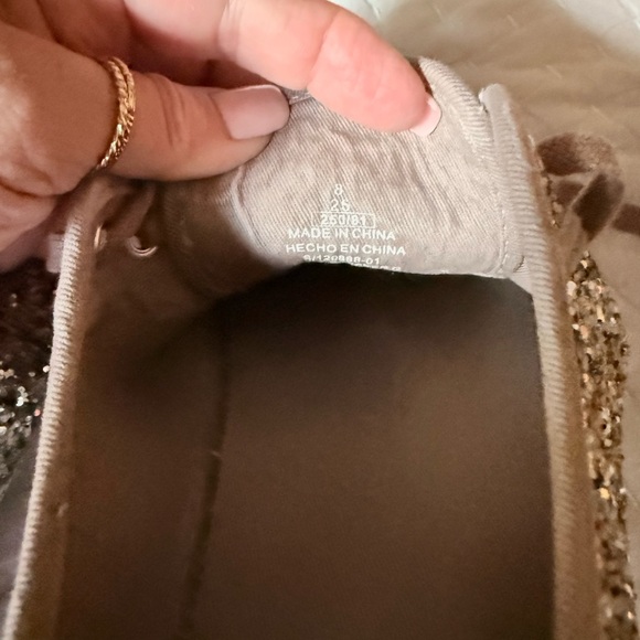 Old Navy Silver & Tan Glitter Sneakers – Women’s Size 8 - Picture 5 of 6